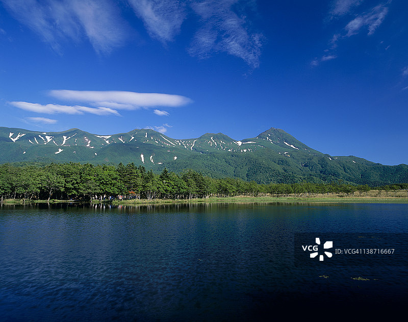 北海道斜里町知床五湖与知床群山风光图片素材