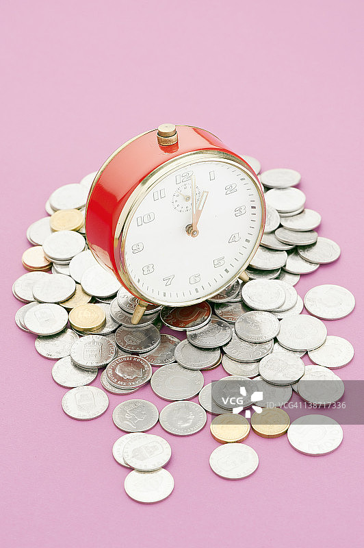 闹钟和硬币图片素材