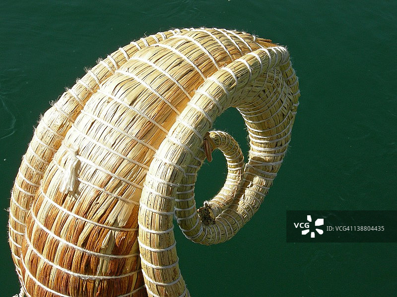 秘鲁的的喀喀湖上的芦苇船图片素材