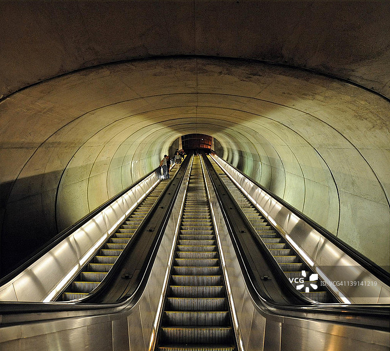 华盛顿特区杜邦环岛站的自动扶梯图片素材