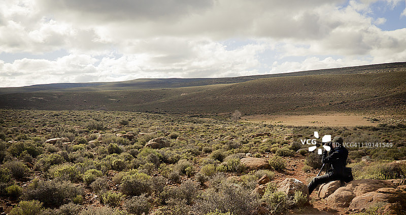 南非萨瑟兰：卡鲁高原半干旱地区的壮丽景色与清澈夜空吸引摄影师和观星者图片素材
