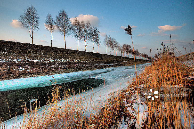 冰冻的河图片素材