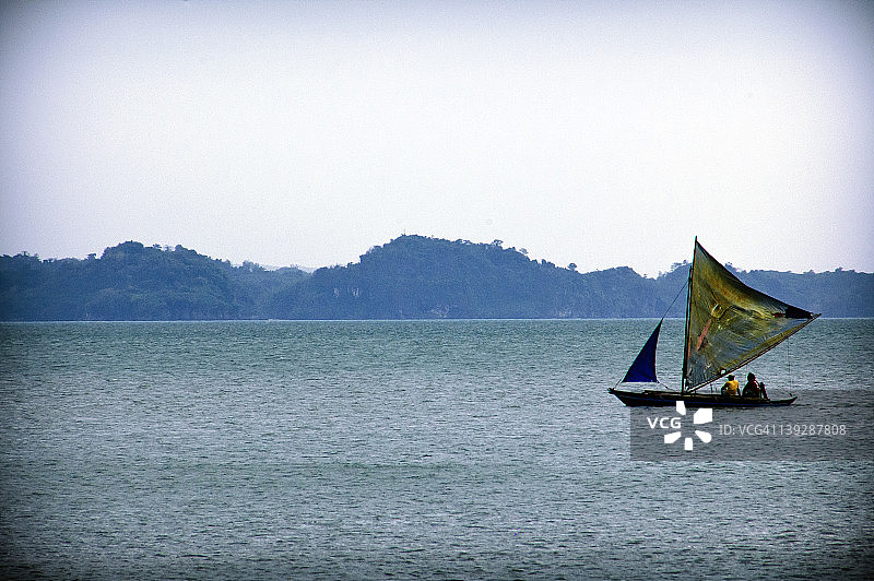 海上的帆船图片素材