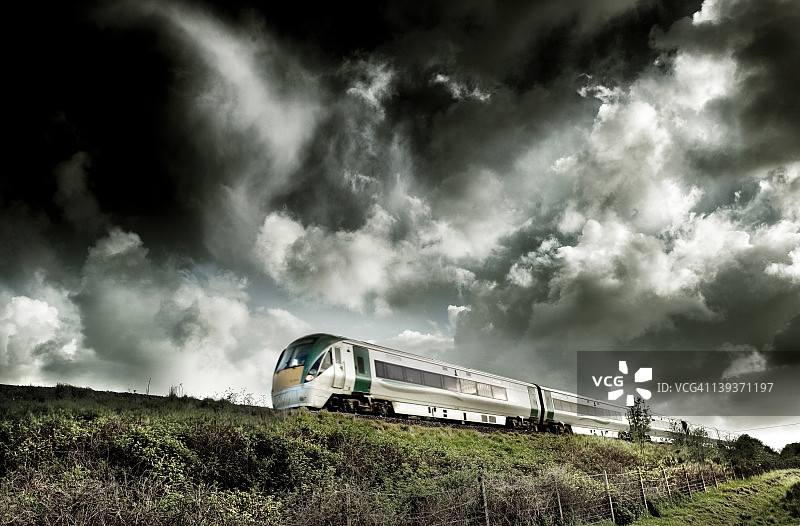 萨林斯的爱尔兰铁路DMU图片素材