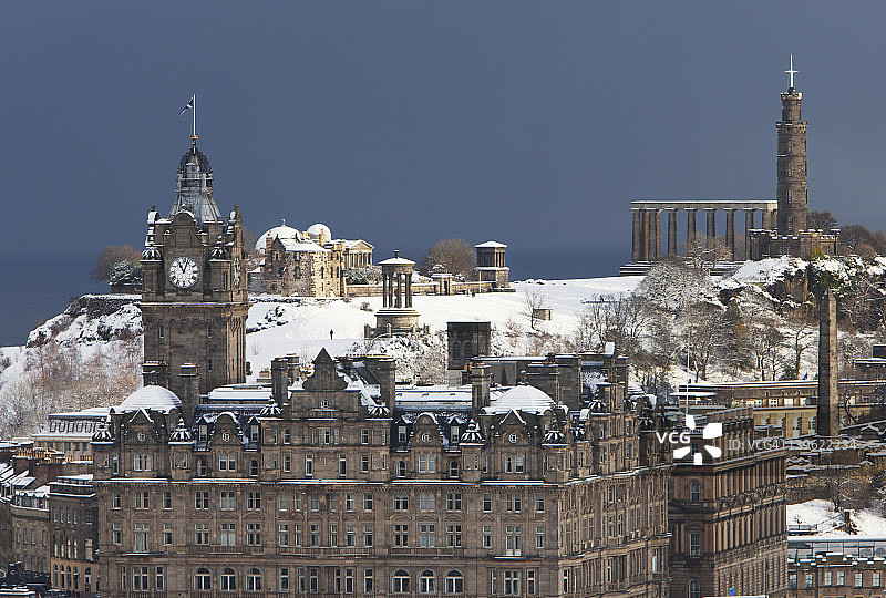 雪中的爱丁堡城市景观图片素材