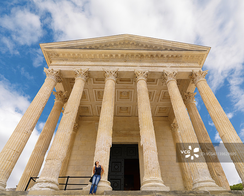 法国普罗旺斯尼姆方形神殿图片素材