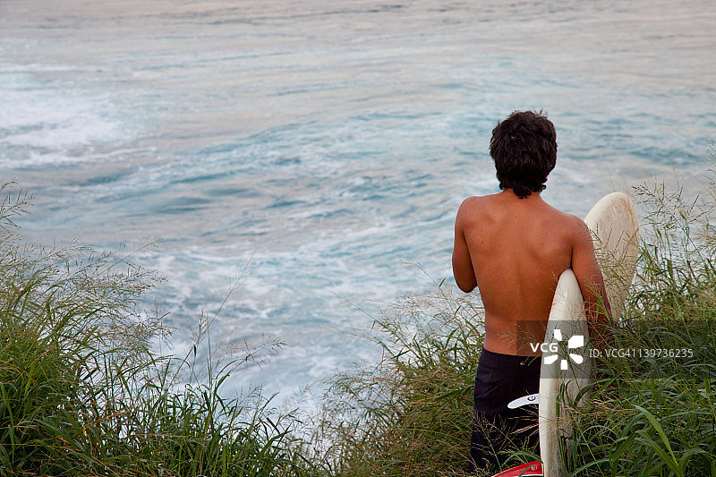 胡基帕海湾的冲浪者图片素材