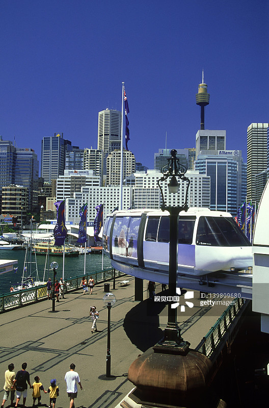 到达达令港的单轨列车图片素材