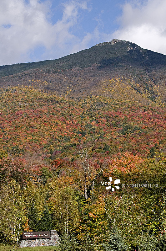 弗兰科尼亚峡谷州立公园的秋天，美国新罕布什尔州图片素材