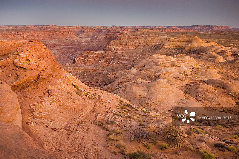 美国犹他州魔鬼河峡谷的伯尔角瞭望台图片素材