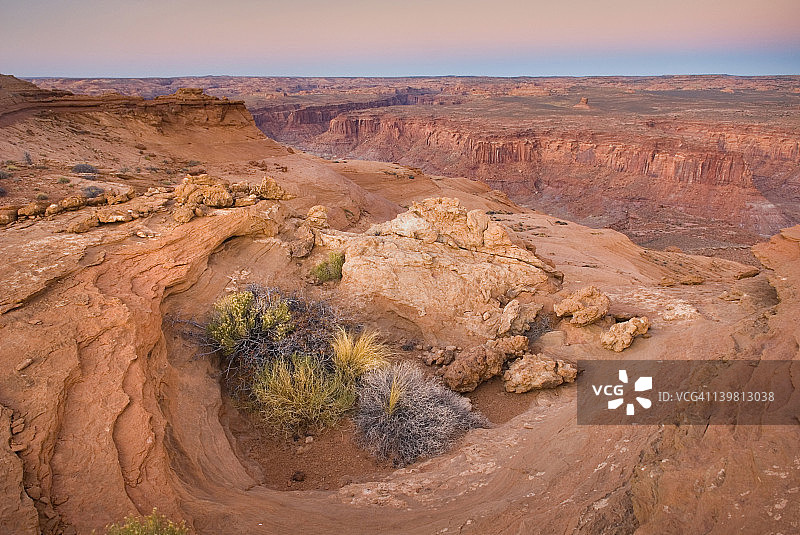 美国犹他州魔鬼河峡谷的伯尔角瞭望台图片素材