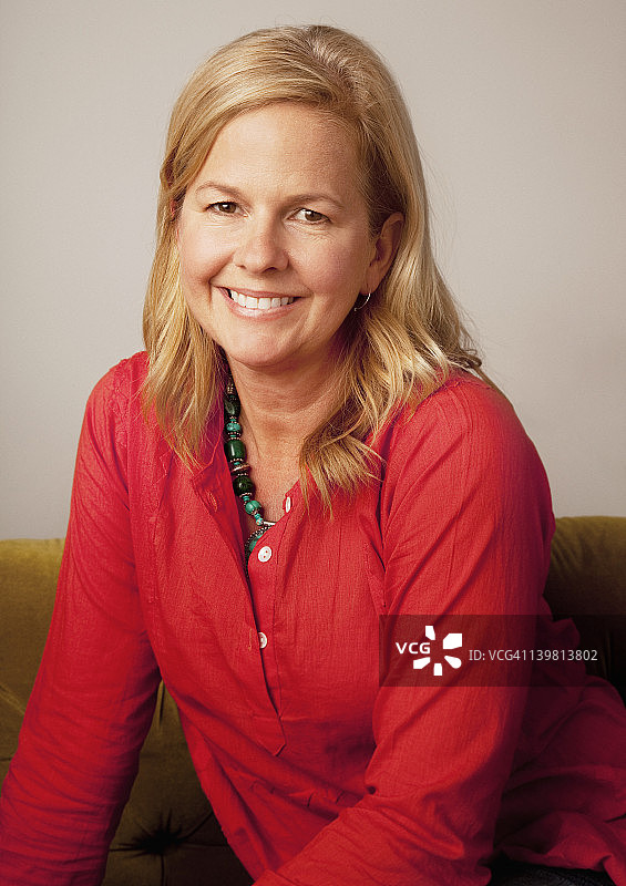 微笑的白人女人图片素材