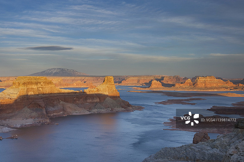 美国犹他州格伦峡谷国家 recreation area 奥斯壮 point  帕德列湾和鲍威尔湖的日落图片素材