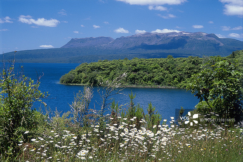 塔拉威拉湖和塔拉威拉山，罗托鲁阿地区图片素材