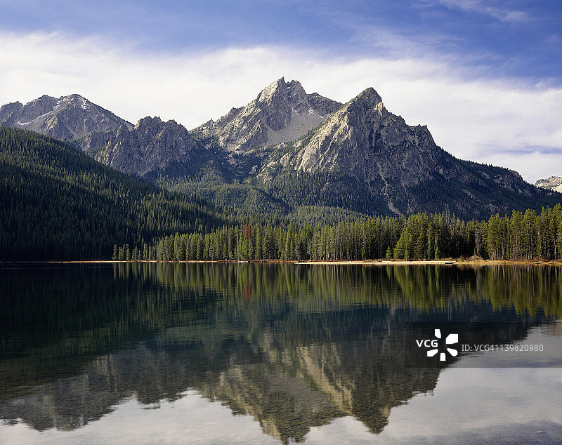 锯齿山脉斯坦利湖和麦高恩峰，美国爱达荷州图片素材