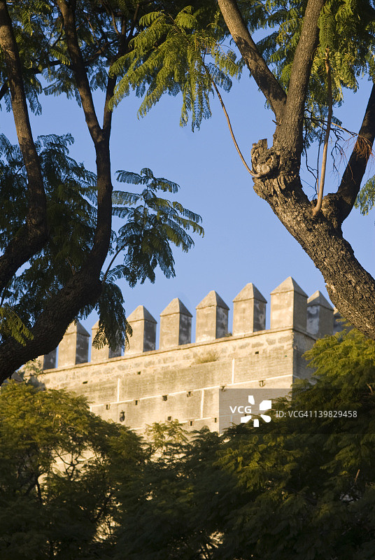 西班牙南部安达卢西亚赫雷斯-德拉弗龙特拉城堡的摩尔式城墙图片素材