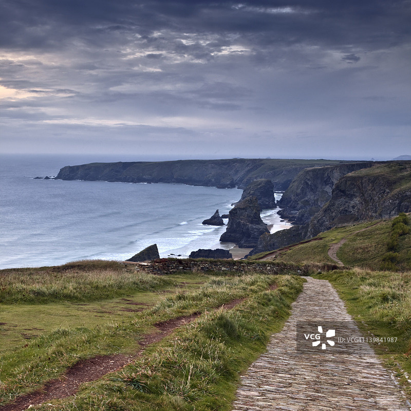 康沃尔海岸贝德鲁坦阶梯阴天的景象图片素材