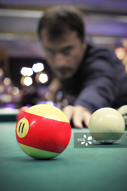 玩台球图片素材