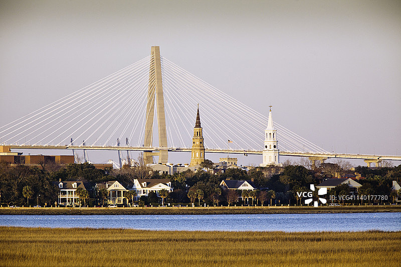 沼泽地和历史名城图片素材