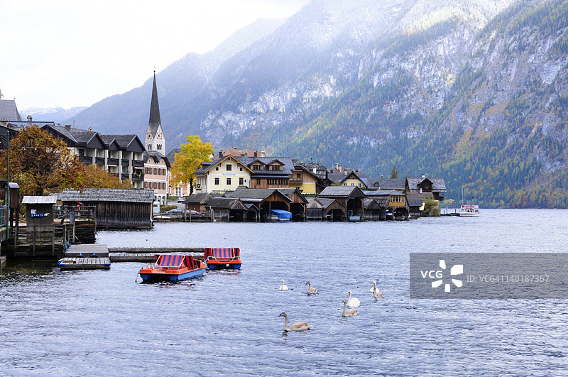 哈尔施塔特湖和圣玛丽教堂图片素材