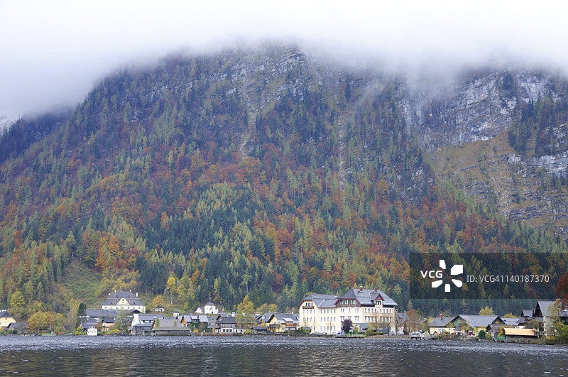 秋季的哈尔施塔特湖图片素材
