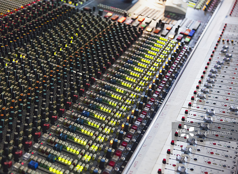 爱尔兰韦斯特米斯郡录音室控制面板图片素材