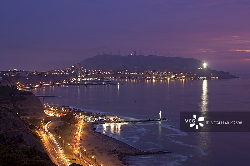 城市与大海的夜景图片素材