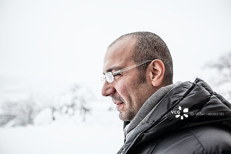雪景中的男人图片素材