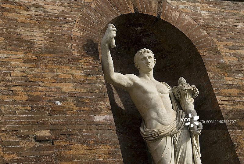 奎里纳莱广场的雕像细节图片素材