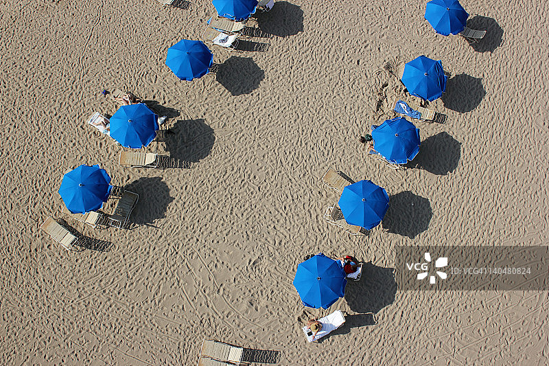蓝色雨伞图片素材