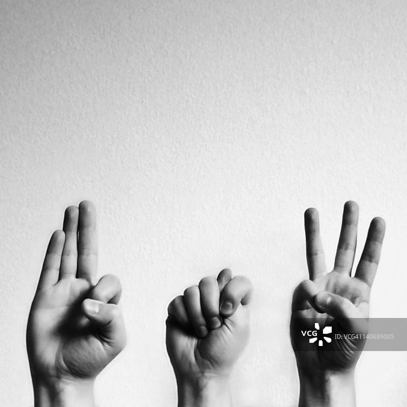 "为了胜利"手语图片素材