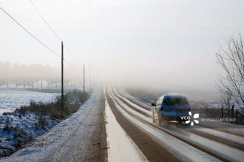冬季公路旅行图片素材