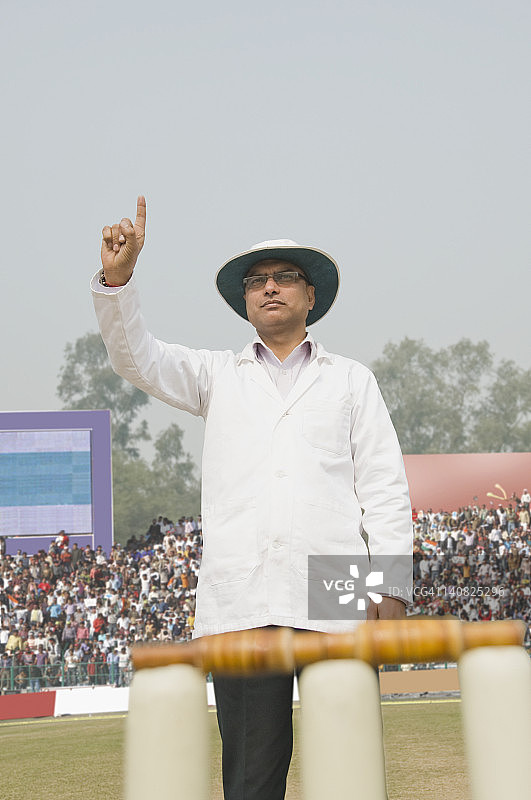 板球裁判示意出局图片素材