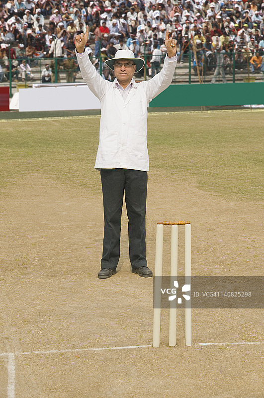 板球裁判示意六分图片素材