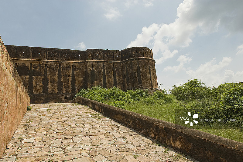 斋格尔堡防御墙沿线的人行道，斋浦尔，拉贾斯坦邦，印度图片素材