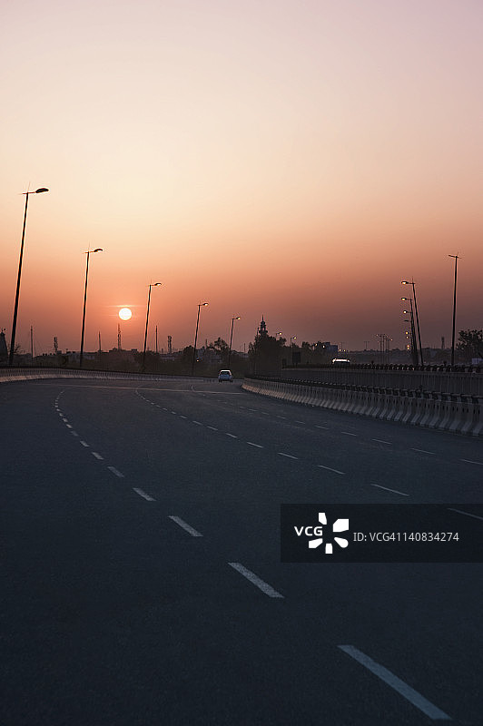 8号国道日落景观，古尔冈，哈里亚纳邦图片素材