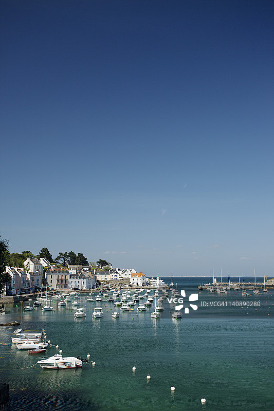 法国布列塔尼莫尔比昂贝勒岛索宗港的船只图片素材