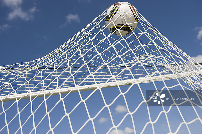 足球撞击球网图片素材