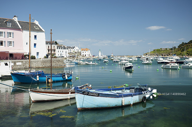 法国布列塔尼莫尔比昂贝勒岛索宗码头的船只图片素材