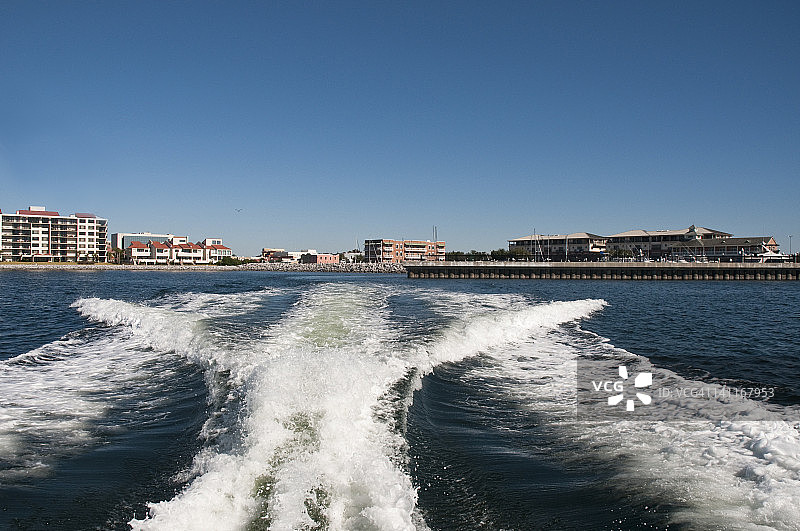 偏航的快艇图片素材
