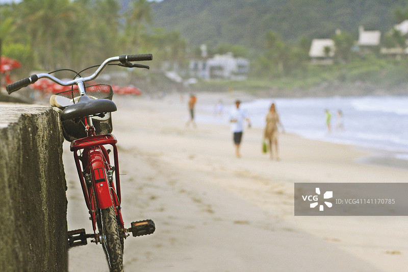 海边骑行图片素材