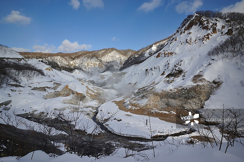 地狱谷的壮丽景色图片素材