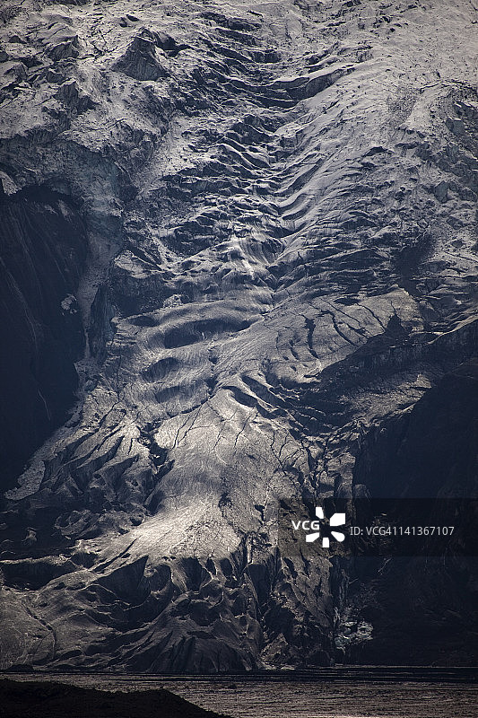 覆盖火山灰的冰川图片素材