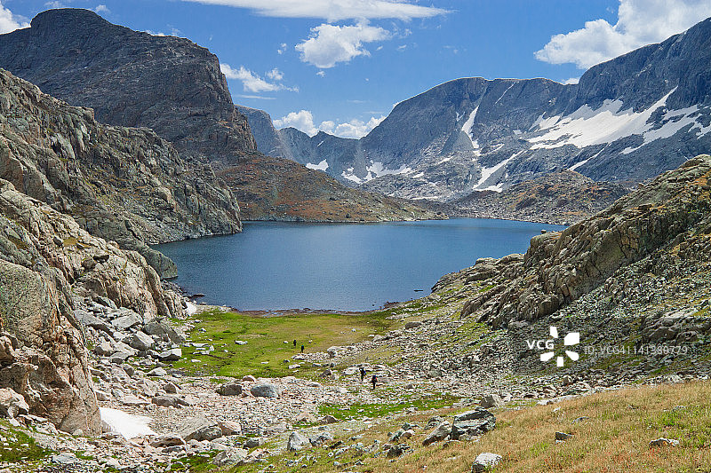 阿尔卑斯山中部湖泊图片素材