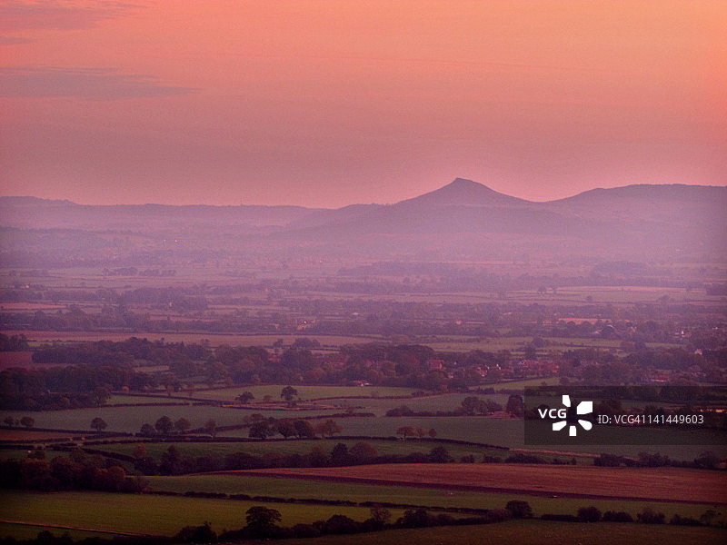 日出时的薄雾图片素材