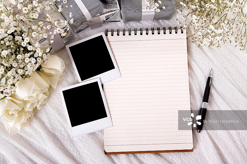 带有空白照片的婚礼场景图片素材