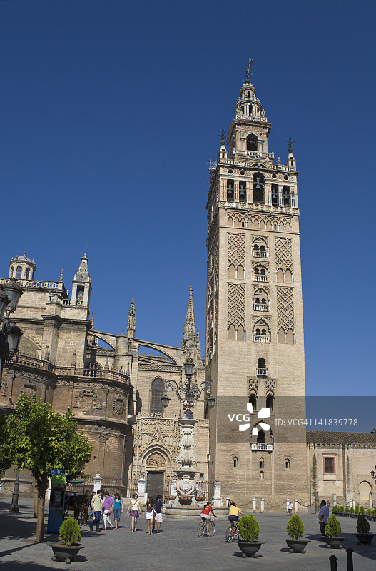 西班牙塞维利亚大教堂和吉拉尔达塔图片素材