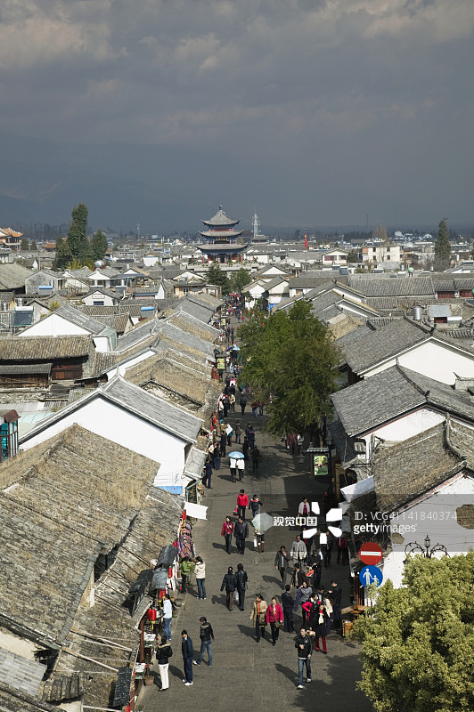 中国云南省大理文贤路步行街与五华楼图片素材