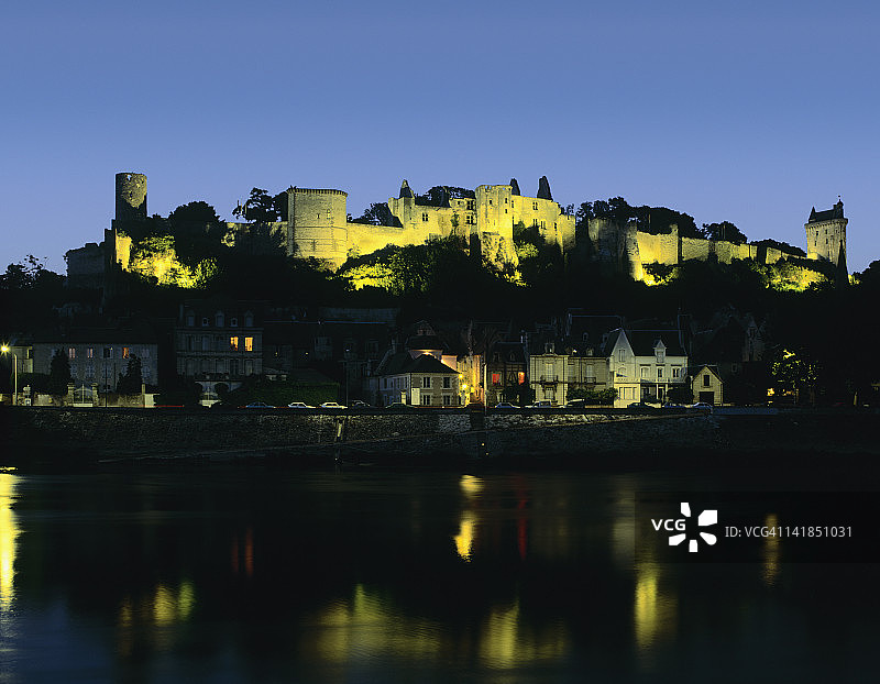 法国卢瓦尔河谷希农城堡夜景图片素材