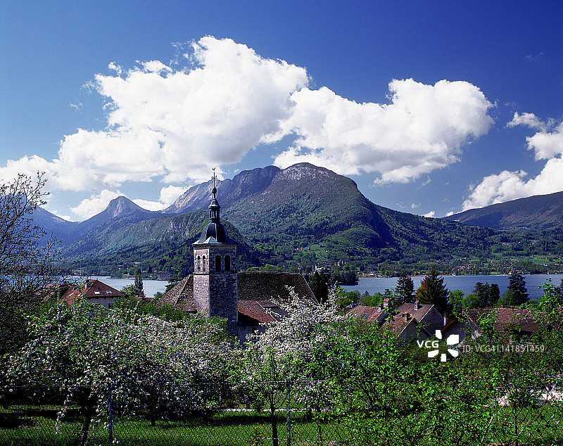 法国安纳西湖畔的塔卢瓦尔图片素材